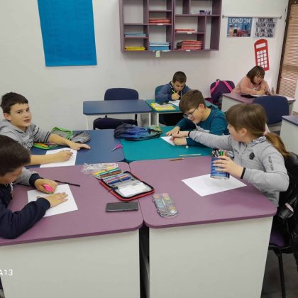 Dok crtamo, odgovaramo na pitanja i diskutujemo